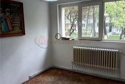 Apartament cu 2 camere decomandat în Podu Roș