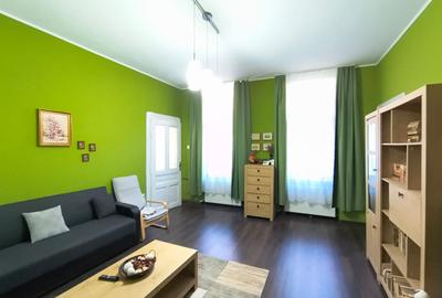 Apartament central, 2 camere, centrala gaz. 390 E/lună. Comision 0 - 2