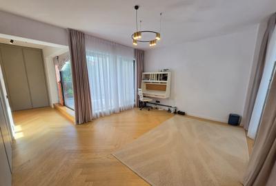 Elegant Three-Level Villa with Private Swimming Pool - 16