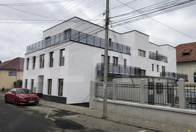 Birou, de 40.00 mp, în Central