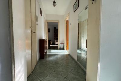 De vanzare - 2 camere decomandat - centrala proprie - 800m metrou 1 decembrie - 9