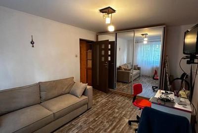 Apartament cu 2 camere decomandat în Victoriei