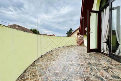 Casa individuala de vanzare - 7 camere, 278 mp utili - Strand - 46