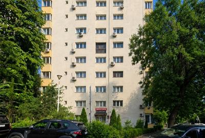 Apartament cu 4 camere semidecomandat în Colentina