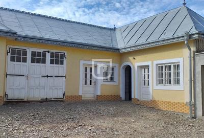 Casă 5 camere, 2.800 mp teren, Dărmănești – 13 km Suceava - 17