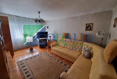 Apartament cu 3 camere decomandat în Aradului