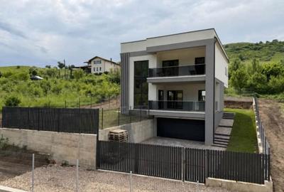 Casă individuală cu 4 camere în Făget