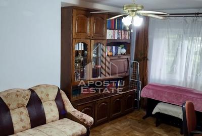 Apartament cu 3 camere decomandat, mobilat în Lipovei