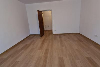 P-ta Alba Iulia - Burebista, 3 camere decom. et. 1/7, nemobilat, renovat, balcon - 4