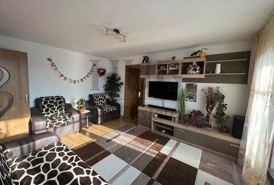 Apartament cu 2 camere semidecomandat, mobilat în Cornișa