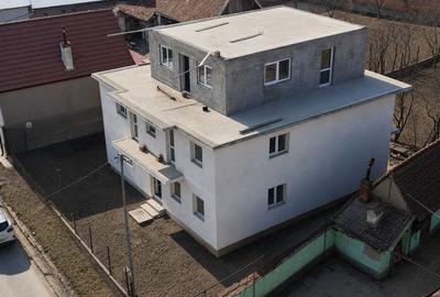 Casă cu 7 camere în Poplaca