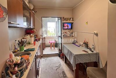 Apartament cu 3 camere în Micro 20