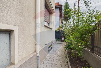 Vila generoasa cu 5 camere si curte, de vanzare in zona 13 Septembrie - 29
