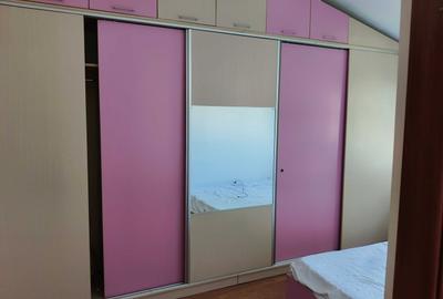 Km 4.5 ,3 camere la mansarda,56 mp preț 72.500 euro - 6