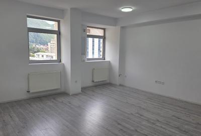 Apartament cu 2 camere decomandat în Centrul Civic