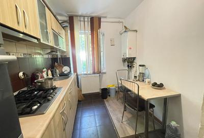 Apartament cu 2 camere semidecomandat, mobilat în Podu Roș