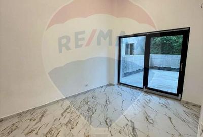 Spațiu comercial de 84mp de închiriat în zona 1 Mai - 5