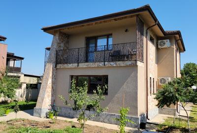 Casă individuală cu 5 camere în Central