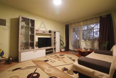 Apartament cu 3 camere decomandat, mobilat în Între Lacuri