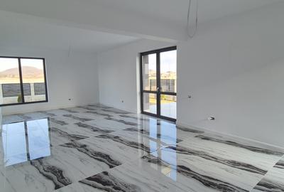 Casă individuală cu 4 camere în Sânpetru