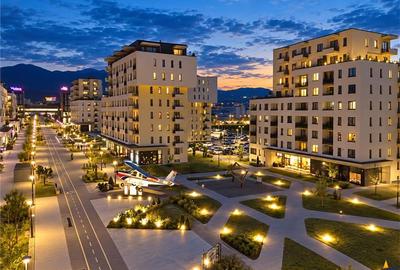 Apartament cu 2 camere decomandat, mobilat în Tractorul