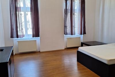 Apartament cu 3 camere semidecomandat în Central