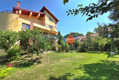 Elegant 2-Bedroom Penthouse Duplex with House-Like Feel - 1