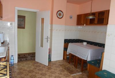 Inchiriez apartament 4 camere in zona Lipovei - 4