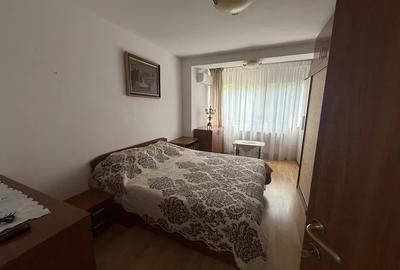Apartament cu 3 camere semidecomandat în P-ța Unirii
