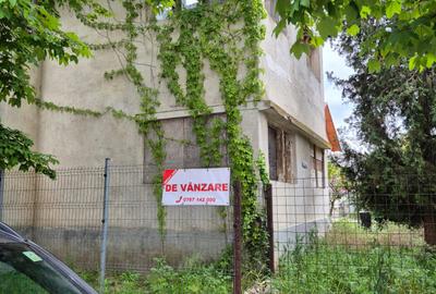 Casă cu 6 camere în Central
