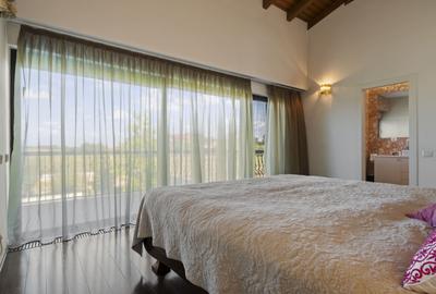 O casa frumoasa construita cu materiale premium - 5