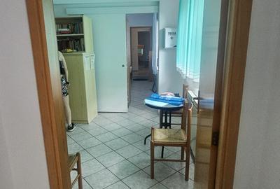 Domenii Inchiriez casa singur in curte 4 cam 4 bai curte libera 150 mp centala g - 10