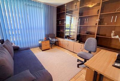Apartament cu 3 camere decomandat, mobilat în Central