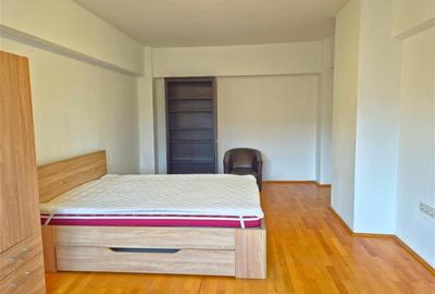 DE INCHIRIAT - 3 CAMERE, CENTRAL, BLOC CU LIFT - 2