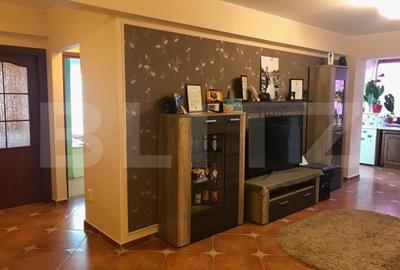 Apartament cu 3 camere semidecomandat, mobilat în Florești
