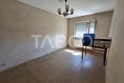 Apartament 3 camere semidecomandat 70 mp zona Bd Unirii etaju 3 - 3