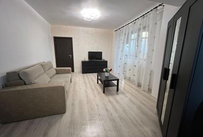 Apartament cu 3 camere decomandat, mobilat în Apărătorii Patriei