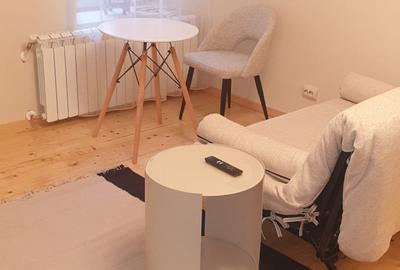 Apartament cu 2 camere decomandat, mobilat în Central