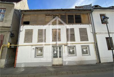 Casa individuala in zona centrala, P + 3 , pretabil pentru investitii. - 1