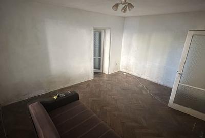 Apartament 3 camere Tractorul ,parter,95000 Euro - 2