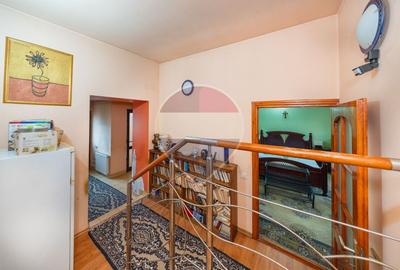 Casă individuala spatioasa cu 8 camere si teren 610 mp centru BOD - 25