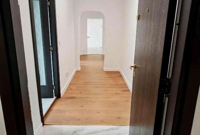 Apartament cu 4 camere decomandat în Decebal