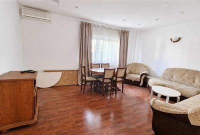 Apartament cu 3 camere decomandat în Nerva Traian