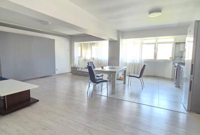 Apartament cu 2 camere decomandat în Independenței