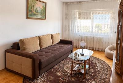 Apartament cu 3 camere decomandat în Astra