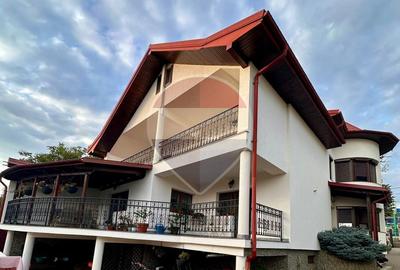 Casă / Vilă cu 8 camere de vânzare în Suceava - 2