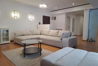 Apartament cu 4 camere decomandat în Central