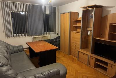 Apartament cu 2 camere decomandat în Centru Civic