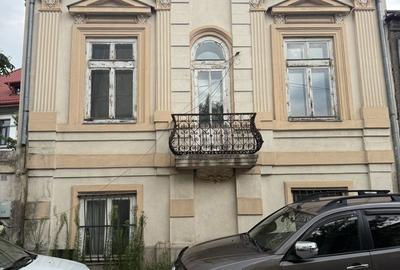 Casă individuală cu 6 camere în Unirii