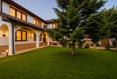Casă individuală cu 5 camere în Pipera